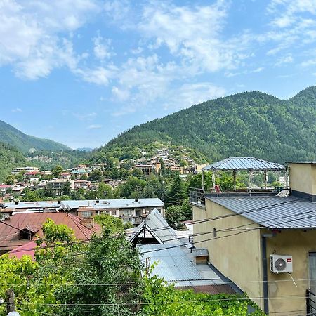Happy Holidays Bordzjomi Buitenkant foto